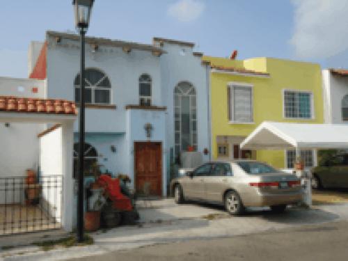 Fracc. Carolina 3 recamaras, 3 baños. 2 niveles.