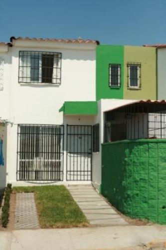 BELLA CASA  NUEVA CON TODOS  LOS SERVICIOS.