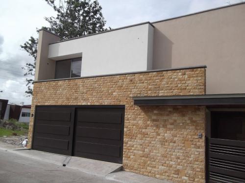 HERMOSA RESIDENCIA EN ZONA EXCLUSIVA, FAMILIAR Y TRANQUILA.