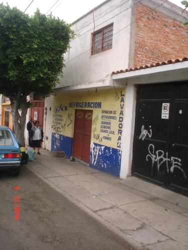 casa con local comercial en avenida principal