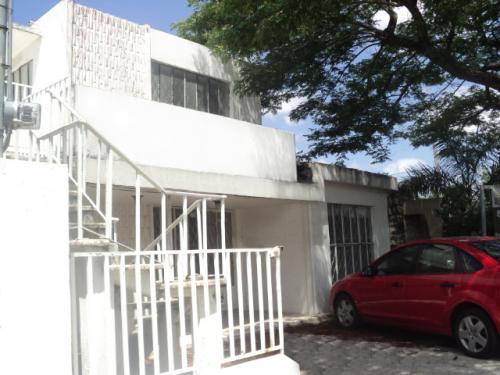 Casa Ideal para Negocio osbre Av. Principal Col Garcia Gineres