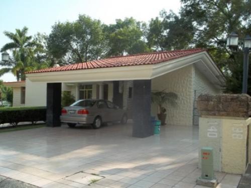 EXELENTE CASA EN CLUB DE GOLF SANTA ANITA