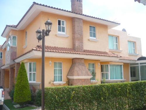 CASA DE 3 RECAMARAS Y 3 BAÑOS EN METEPEC