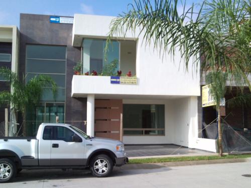 PARQUE VIRREYES, ZAPOPAN, JAL. RESIDENCIA NUEVA EN VENTA EN COTO.