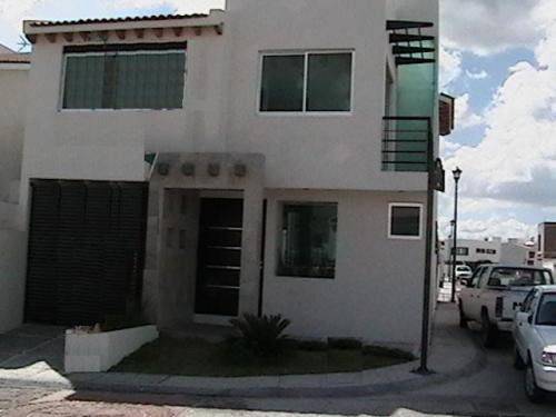 CASA MUY MODERNA EN MILENIO III