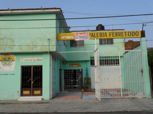 casa con locales comerciales