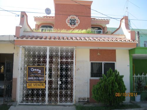 Casa muy bien ubicada junto a periferico