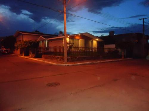 Se vende casa ideal para oficinas colonia las Reynas Irapuato Gto.