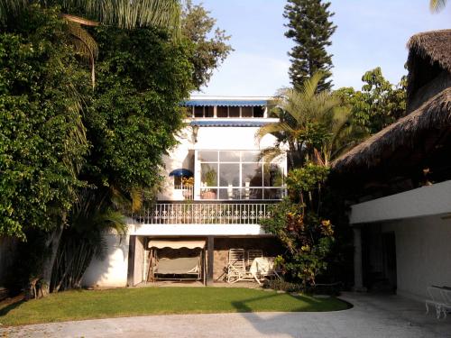 AMIGOS VENDO *HERMOSA Y BONITA RESIDENCIA* 1800 M2 $650,000 U$D PLAYA LINDA TEQUESQUITENGO MORELOS