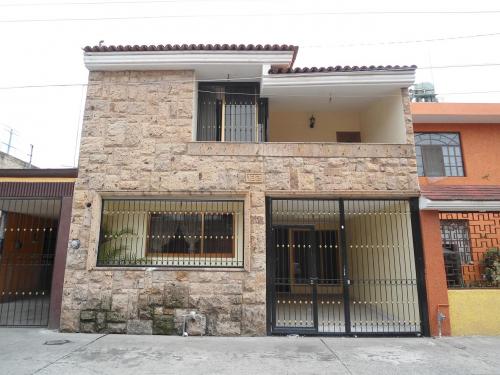 CASA EN VENTA COLONIAL TLAQUEPAQUE