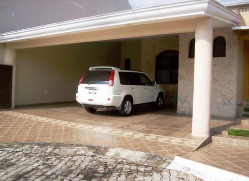 CASA EN VENTA / BUGAMBILIAS (1era sección) / ZAPOPAN (Zona Metropolitana de Guadalajara, Jalisco)