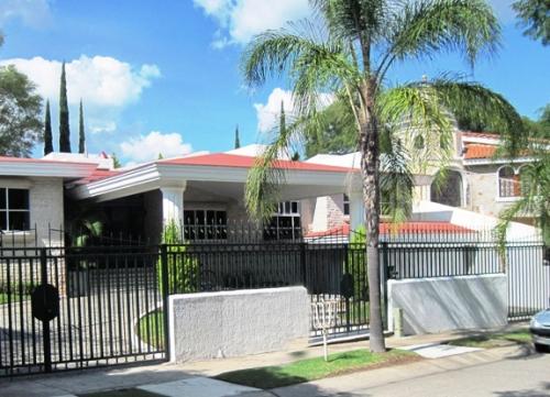 CASA VENTA / BUGAMBILIAS (1ra sección) / ZAPOPAN (Zona Metropolitana de Guadalajara Jalisco)