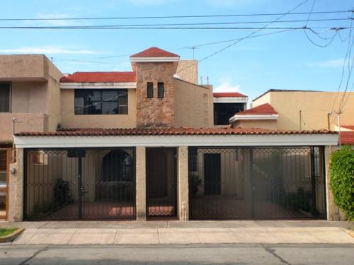 CASA EN VENTA / JARDINES UNIVERSIDAD / ZAPOPAN (Zona Metropolitana de Guadalajara, Jalisco)