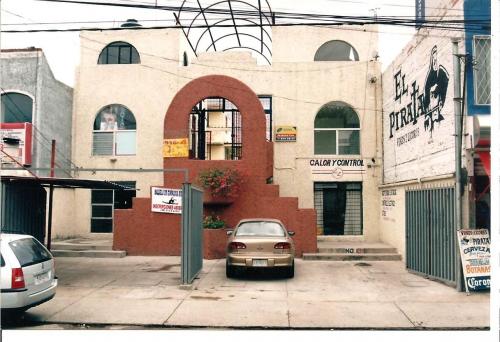 LOCALES COMERCIALES MUY BIEN UBICADOS !