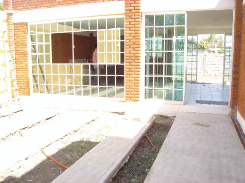 BONITA CASA  CON  HERMOSO DISEÑO  Y  MUCHA  LUZ 