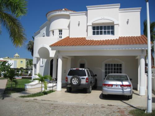 Hermosa casa en exclusivo Coto privado.