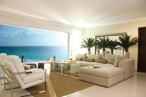 Mareazul  Condos con vista al mar en Grand Coral