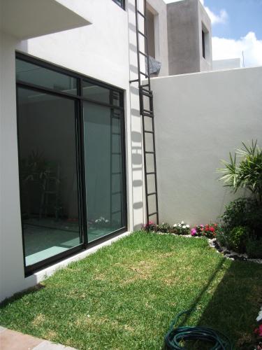 CASA EN FRACCIONAMIENTO PRIVADO ACABADOS DE LUJO