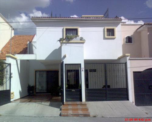 VENTA CASA HABITACION y/o SERVICIOS