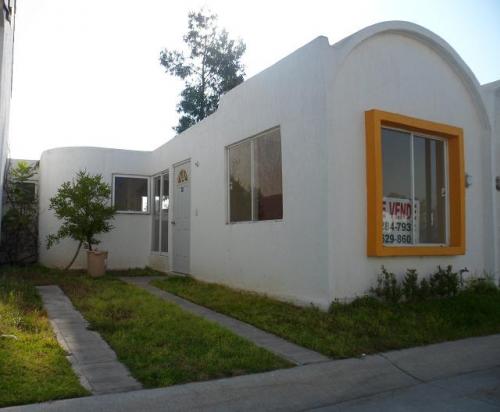 Re-estrene !! Casa en coto con alberca a buen precio en los Olivos