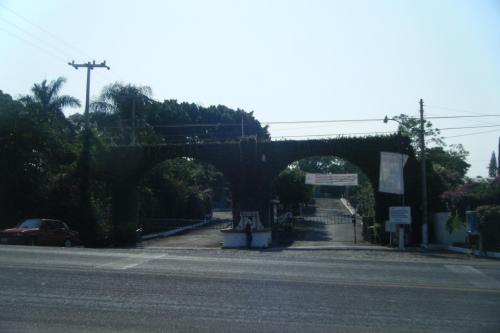 SE CONSTRUYE EN VERGELES DE OAXTEPEC