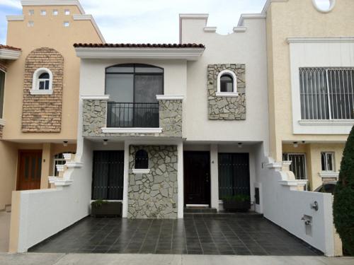 CASA EN RENTA/ PARQUES DE GUADALUPE/ ZAPOPAN , JALISCO, MÉXICO