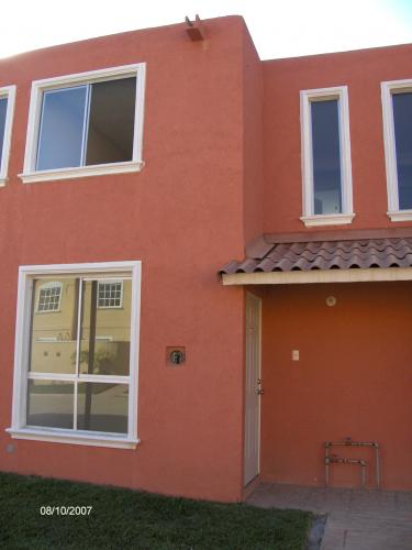 CASA SOLA CON PATIO TRASERO PARA CONSTRUIR