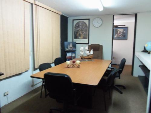 OFICINAS EN RENTA!! SOBRE AV. CAMELINAS 