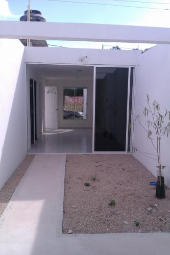 VENDO CASA NUEVA A 5 MINUTOS DE ALTABRISA $495,000 CON ALBERCA