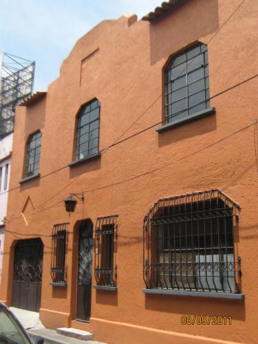 Casa recién re modelada con fachada original 