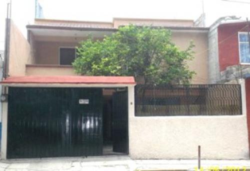 COACALCO BOSQUES DEL VALLE VENDO CASA 5 REC. Y ESTUDIO