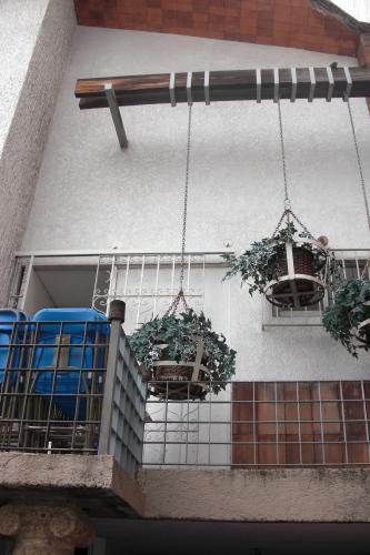 OPORTUNIDAD RENTO CASA CN USO DE SUELO EN LAS AGUILAS