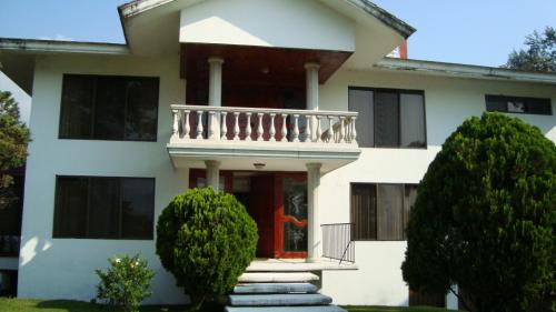 SE VENDE RESIDENCIA HERMOSA DENTRO DEL CLUP DE GOLF STA GERTRUDIS