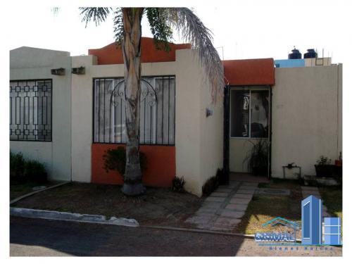 Casa en Venta en Condominio en Avenida  Acueducto, Zapopan, Jalisco.
