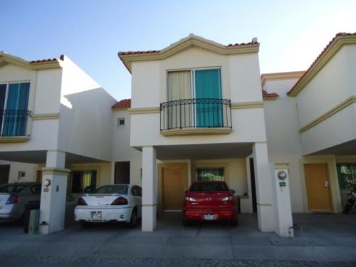 Se vende casa en privada Altamira Irapuato Gto.