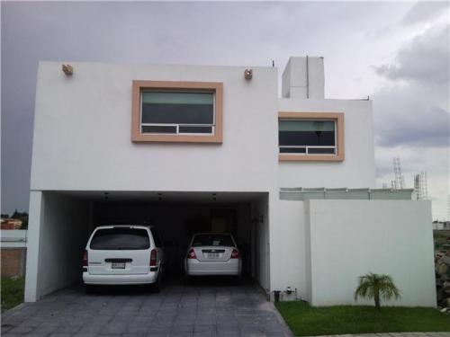 PRECIOSA CASA FRACC. RINCONADA DE SANTA CRUZ PUEBLA