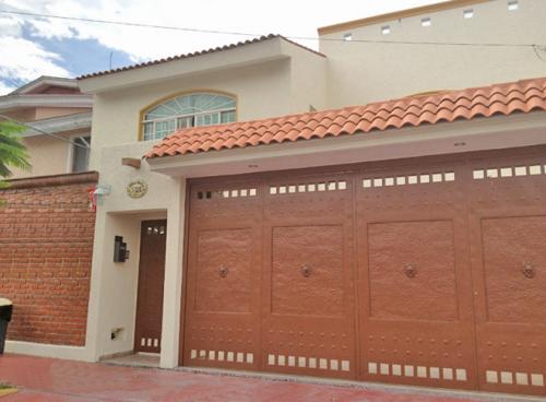 CASA EN VENTA / JARDINES UNIVERSIDAD / ZAPOPAN