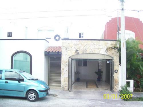 VIVIENDA DE TRES RECAMARAS EXCELENTE UBICACION