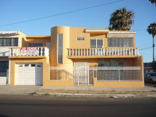 Casa en Playas en esquina con vista al mar, 4 recamaras.