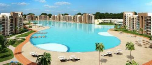 SU NUEVA CASA FRENTE A UNA LAGUNA CRYSTALINA