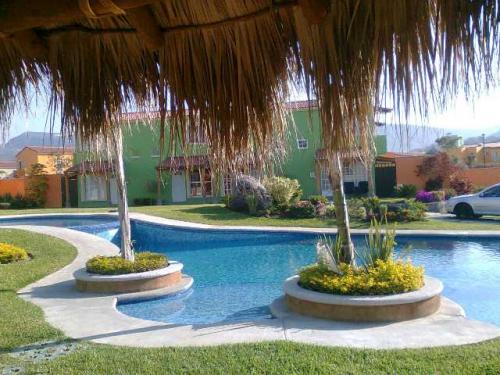 BONITA CASA EN HERMOSO FRACC PRIVADO A 10 MIN DE CUERNAVACA