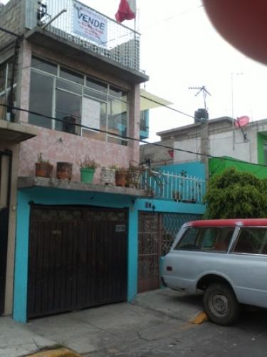 IZTAPALAPA, CERCANA A PERIFÉRICO FUNCIONAL CASA DOS NIVELES 162 M2 DE CONST 90 M2 DE TERRENO
