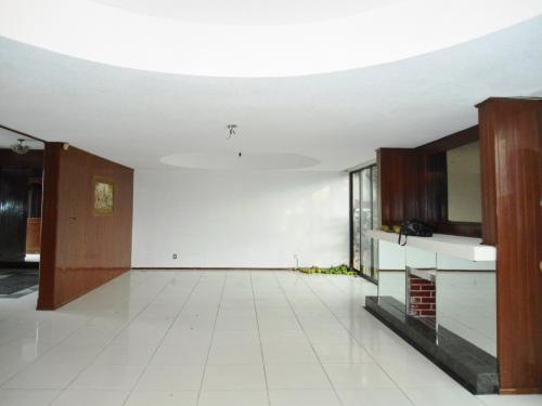 Lomas de Bellavista. Espaciosa casa en calle con vigilancia