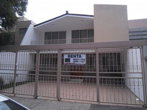 BONITA CASA BIEN UBICADA