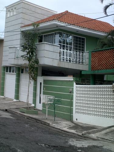 CASA VENTA EN CALLE CEIBA.FRACC. FLORESTA.