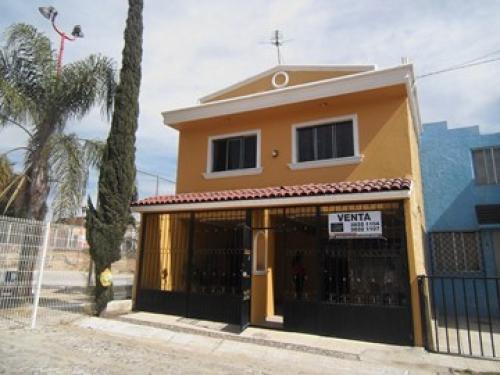 bonita casa con acabados, en coto