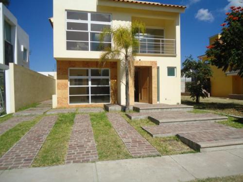 Se vende excelente casa en Irapuato Gto. (San Antonio de Ayala)