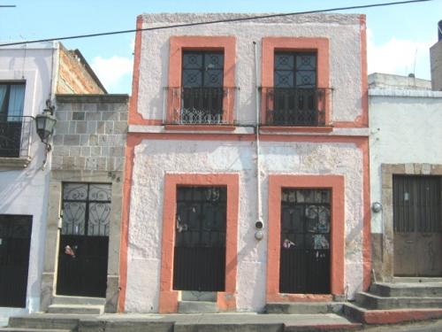 URGE VENDER CASA COMO TERRENO EN EL CENTRO DE LA CIUDAD