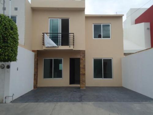 Se vende hermosa casa nueva en Irapuato Gto. (El Cortijo)