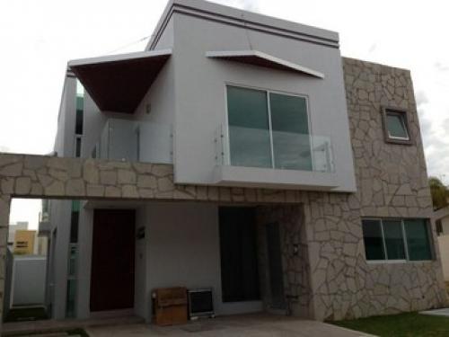 HERMOSA RESIDENCIA EN COTO,  ESTILO MINIMALISTA, DENTRO DE FRACC. PRIVADO